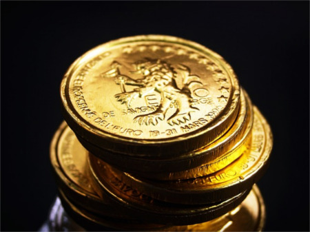世界で初めて発行されたプレミアムな記念コインとは？