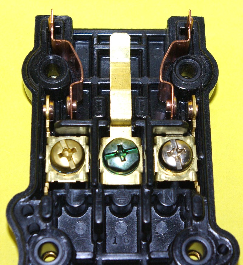 ミニＣ型プラグ内部スイッチの写真